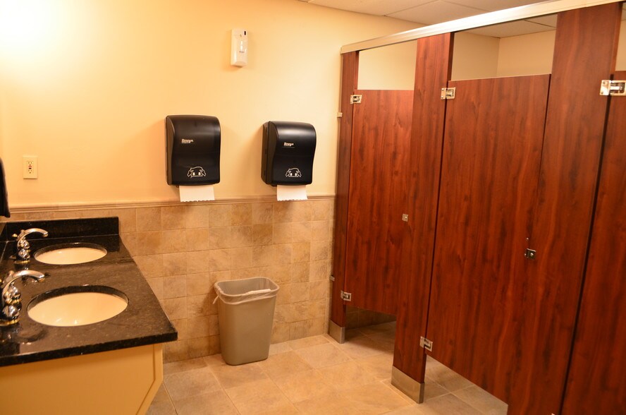 More Photos Of 3900 Woodlake Blvd, Greenacres Office Residential For Lease