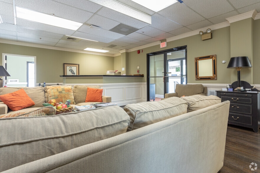 More Photos Of 602 S King St, Leesburg Office For Lease
