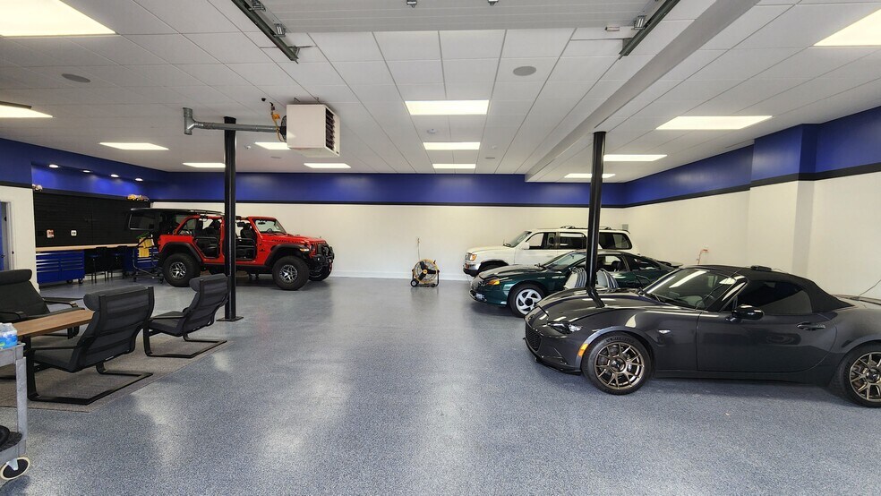 More Photos Of 2580 Dixie Hwy, Waterford Freestanding For Sale