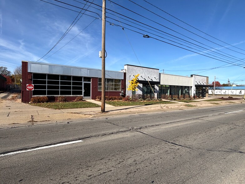 Primary Photo Of 2508-2518 S Cedar St, Lansing Storefront For Sale