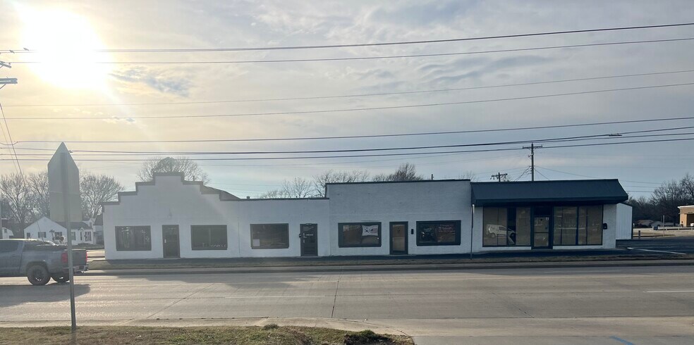 More Photos Of 701 N York St, Muskogee Storefront Retail Office For Lease