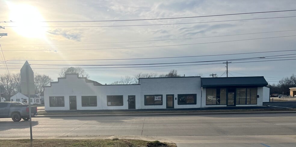 Primary Photo Of 701 N York St, Muskogee Storefront Retail Office For Lease