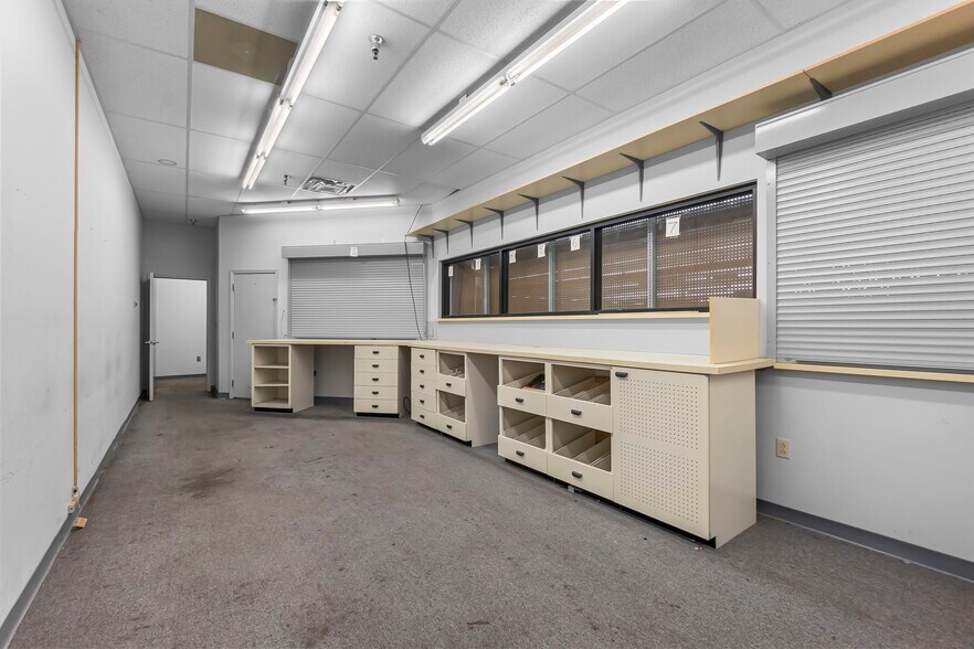 More Photos Of 121 S Sprigg St, Cape Girardeau Supermarket For Sale