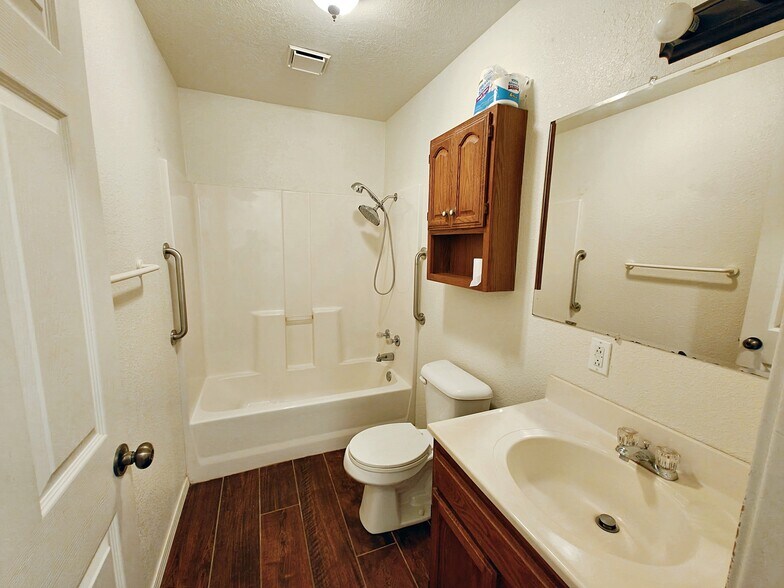 More Photos Of 1133 W 4th St, Tahlequah Apartments For Sale