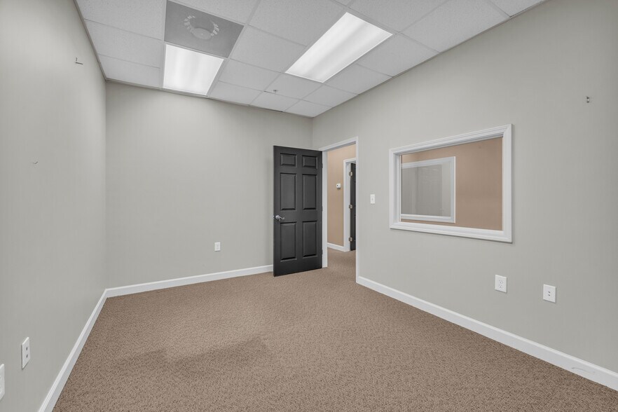 More Photos Of 40 Chamisa Rd, Covington Distribution For Lease