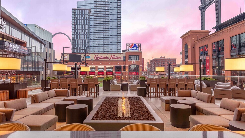 More Photos Of 601 S Clark St, Saint Louis Freestanding For Lease