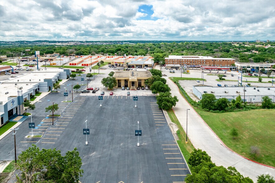 More Photos Of 12521 Nacogdoches Rd, San Antonio Medical For Lease