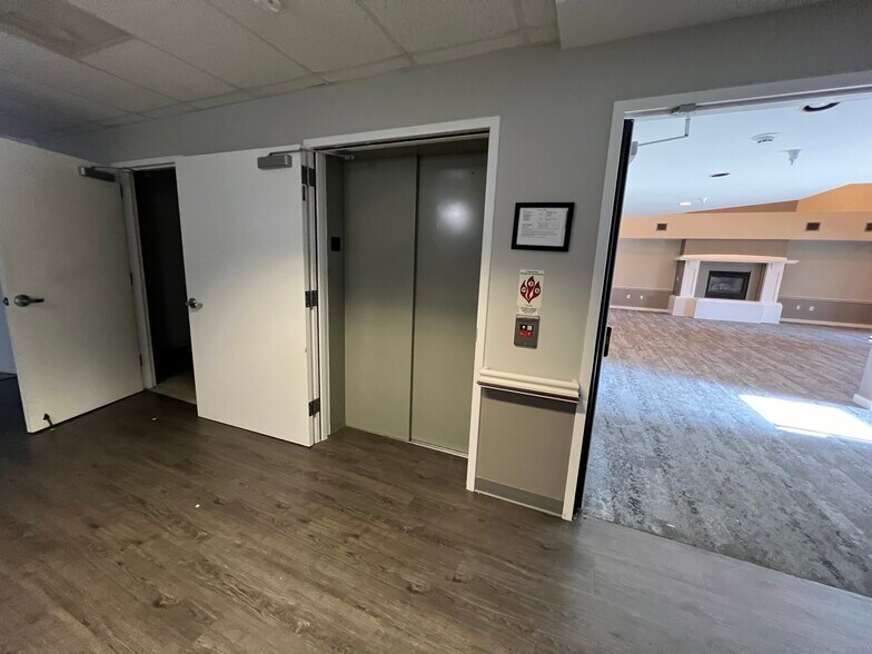 More Photos Of 908 N US Highway 69, Huxley Apartments For Sale