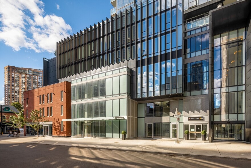 More Photos Of 591 Yonge St, Toronto Apartments For Lease