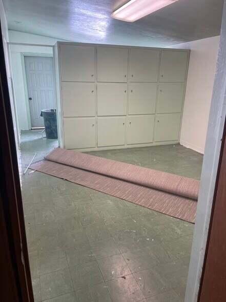 More Photos Of 370 N State St, Shelley Storefront Retail Residential For Lease