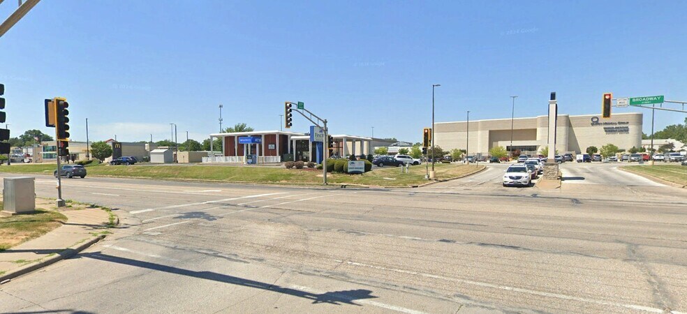 More Photos Of 3233 Broadway St, Quincy Bank For Lease