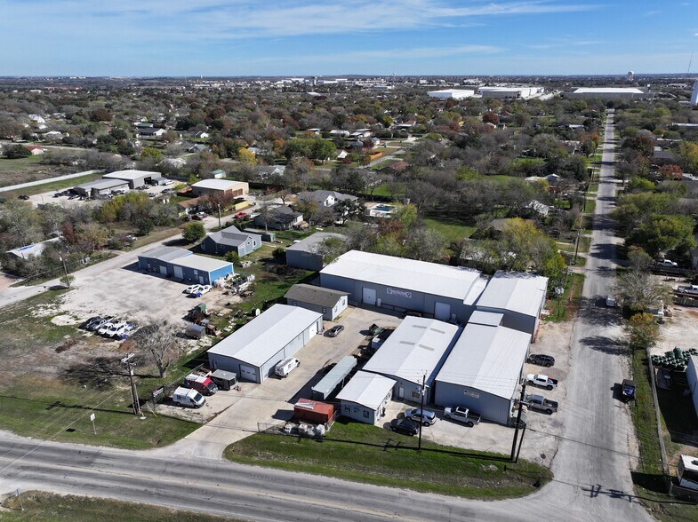 More Photos Of 602 S Loop 4, Buda Warehouse For Lease