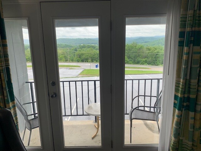 More Photos Of 2021 E Spring St, Cookeville Hotel For Sale