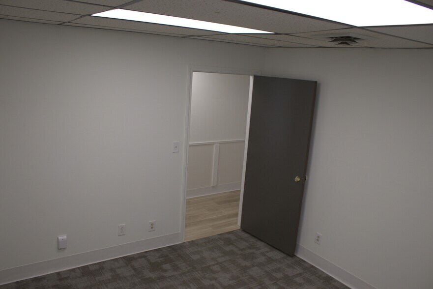 More Photos Of 1331 N Stewart Ave, Springfield Medical For Lease