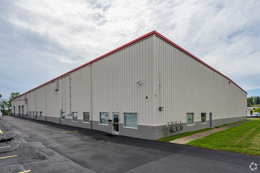 More Photos Of 208 Overlook Dr, Sewickley Warehouse For Lease
