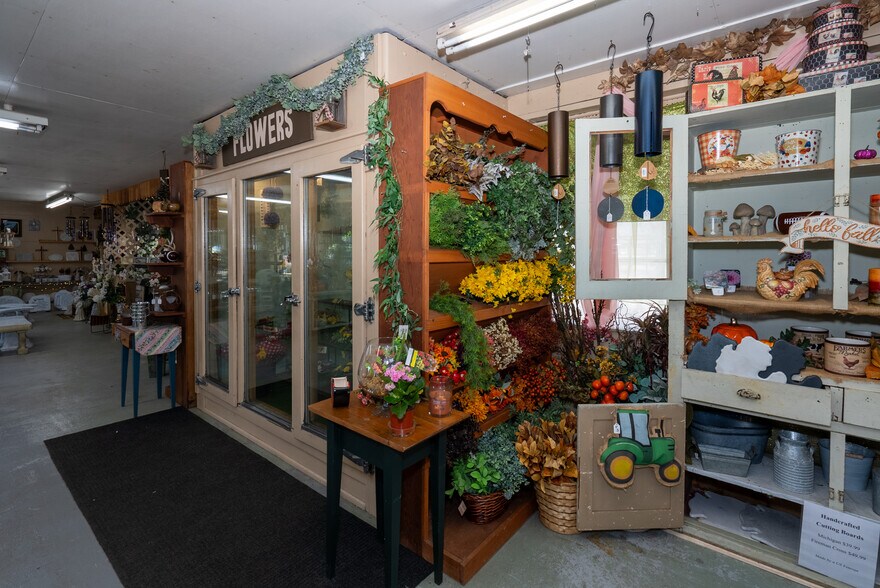 More Photos Of 180 Davis St, Croswell Garden Center For Sale