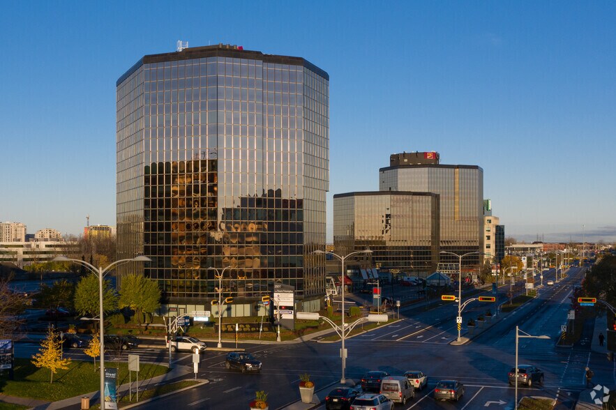 More Photos Of 2500 Boul Daniel-Johnson, Laval Office For Lease