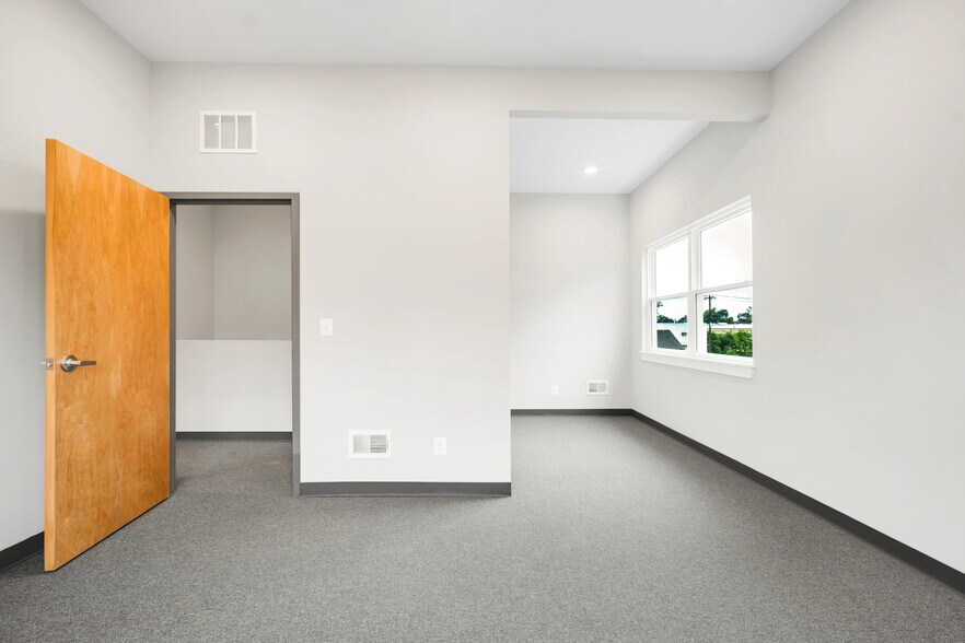 More Photos Of 2168 Bennett Rd, Philadelphia Warehouse For Lease