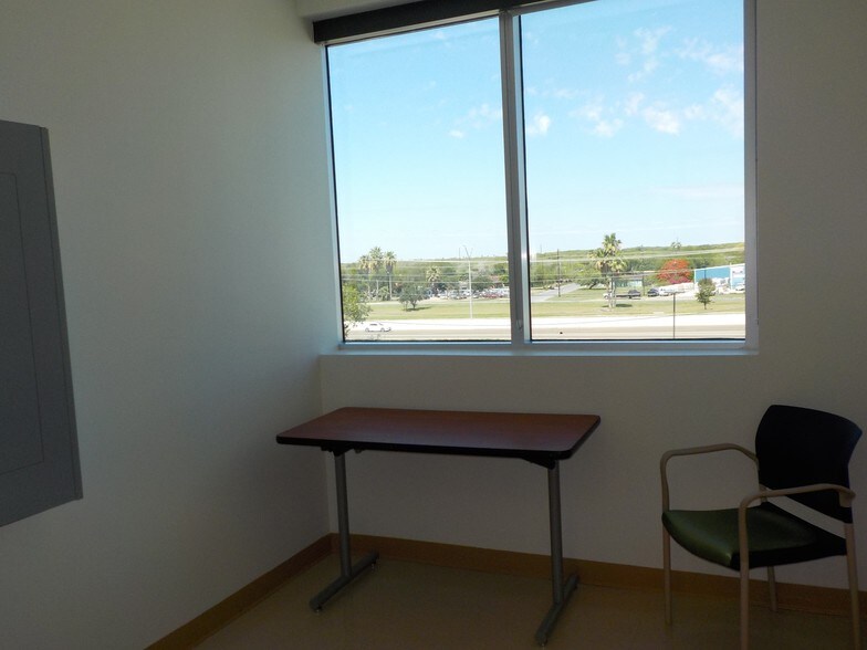 More Photos Of 5700 N Exp 77/83, Brownsville Medical For Lease