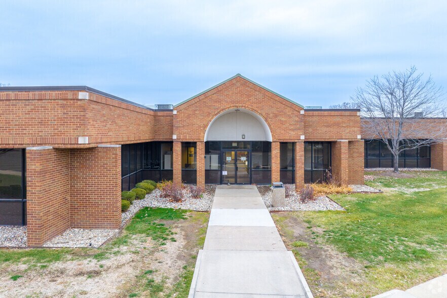 More Photos Of 14555 Rotunda Dr, Dearborn Office For Sale