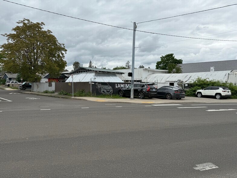 More Photos Of 8705 SE Foster Rd, Portland Manufacturing For Sale