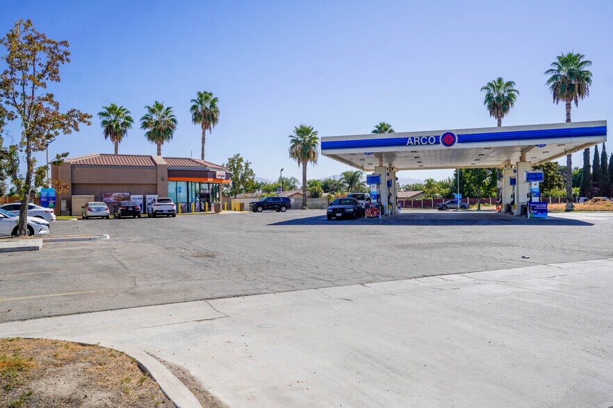 More Photos Of 8116 Lamont St, Lamont Service Station For Sale