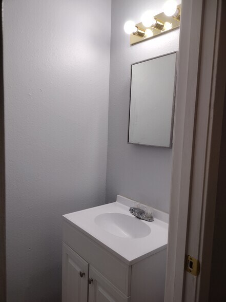 More Photos Of 2300 S 8th St, Lamesa Apartments For Sale