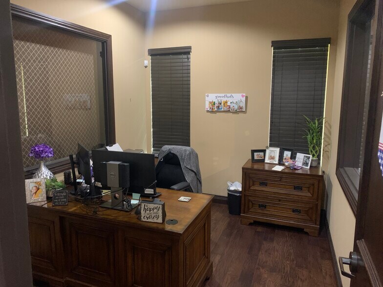 More Photos Of 4602 Park Springs, Arlington Loft Creative Space For Sale