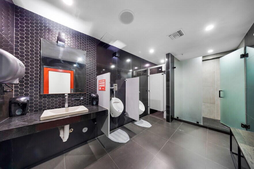 More Photos Of 1360 NW 88th Ave, Doral Bar For Sale