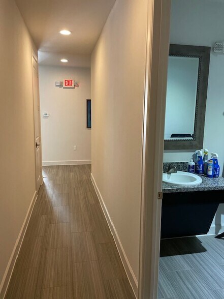 More Photos Of 26207 Oak Ridge Dr, Spring Medical For Lease
