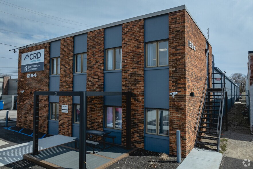 More Photos Of 1294 Conant St, Maumee Warehouse For Lease