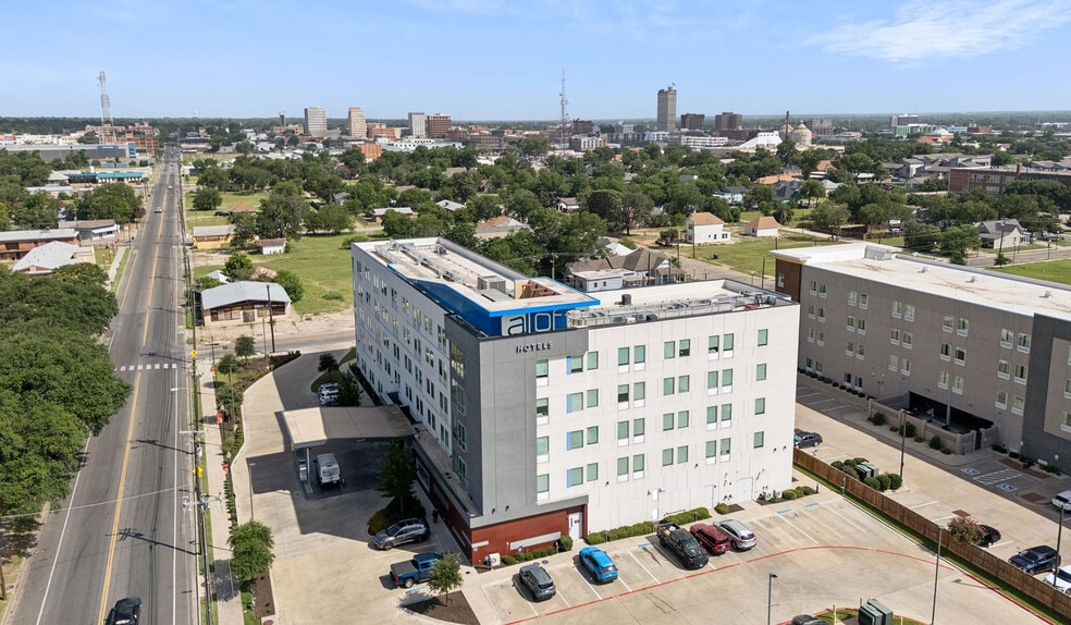 More Photos Of 900 S 11th St, Waco Hotel For Sale
