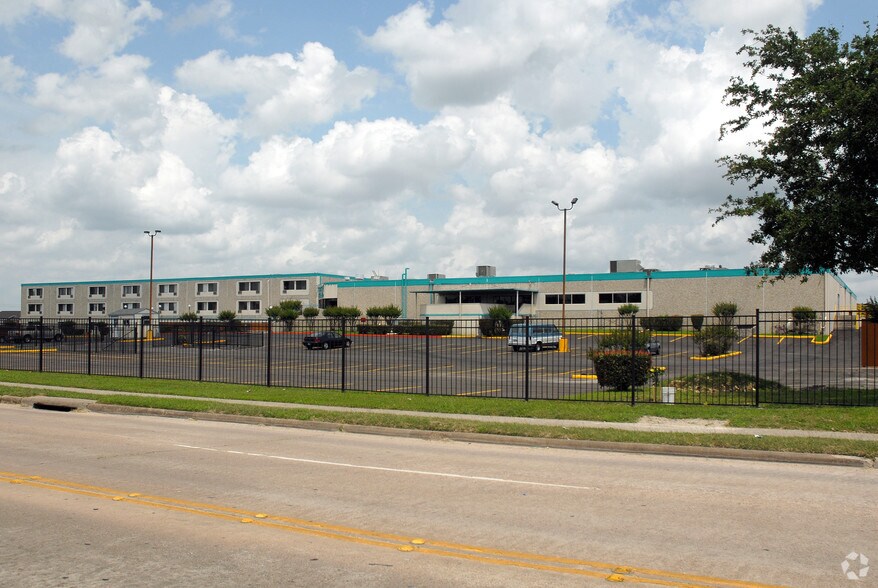 More Photos Of 9009 Boone Rd, Houston Assisted Living For Lease