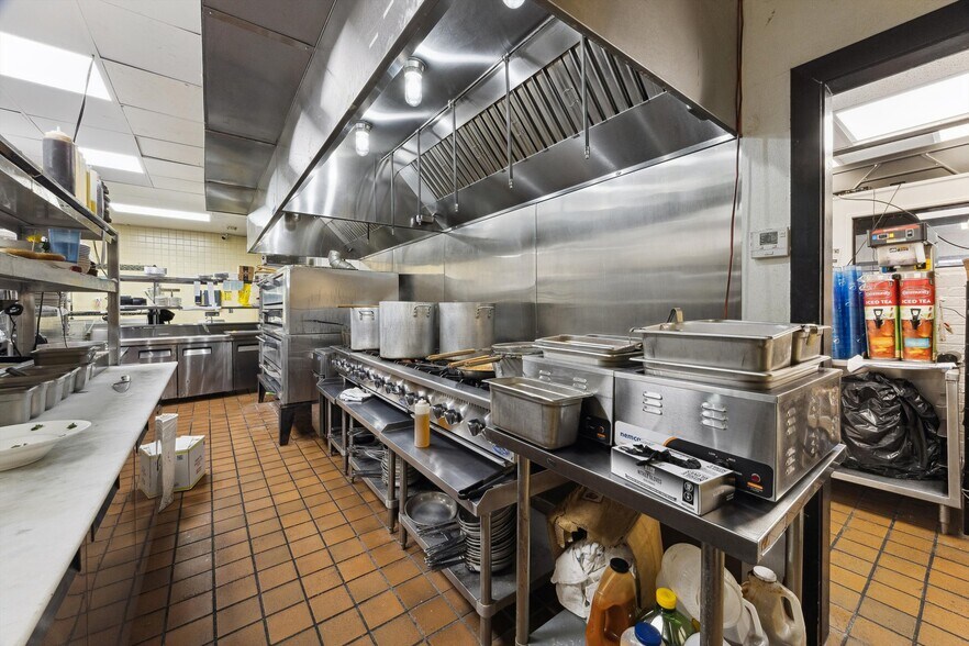 More Photos Of 6926 Spencer Hwy, Pasadena Restaurant For Lease