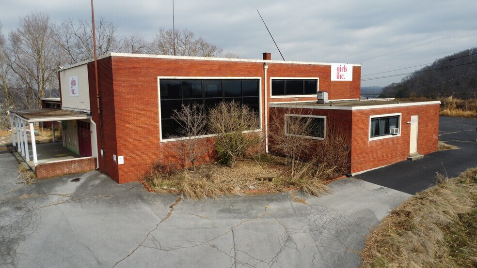 Primary Photo Of 227 Library Ln, Johnson City Medical For Sale