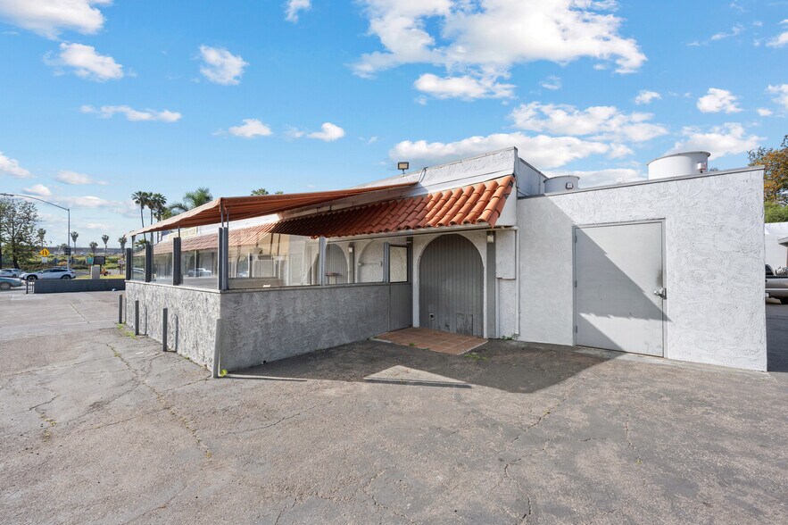 More Photos Of 4263 Taylor St, San Diego General Retail For Sale