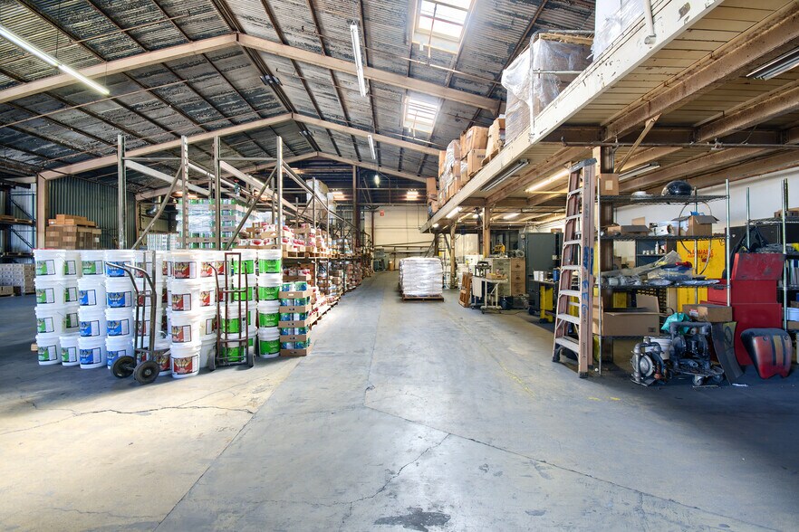 More Photos Of 5928 S Garfield Ave, Commerce Manufacturing For Lease