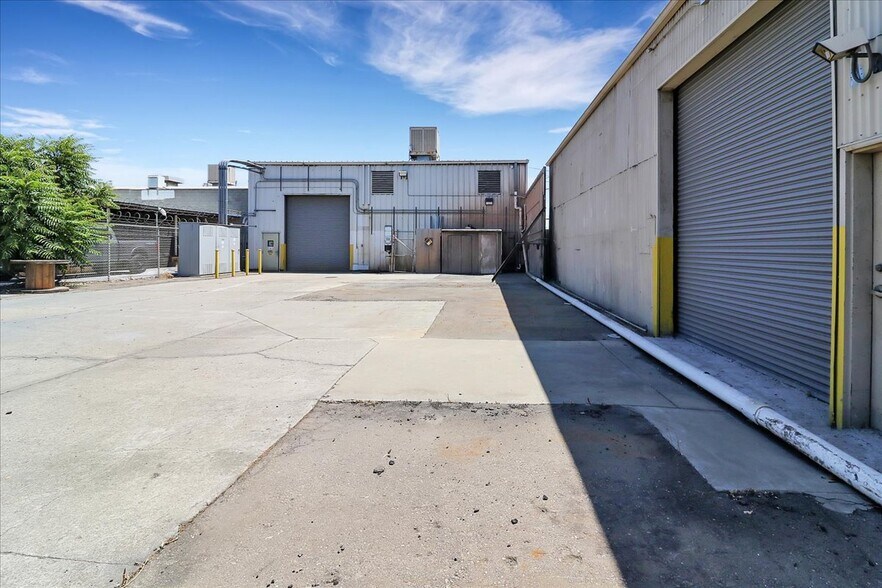 More Photos Of 1520 E Miner Ave, Stockton Manufacturing For Sale