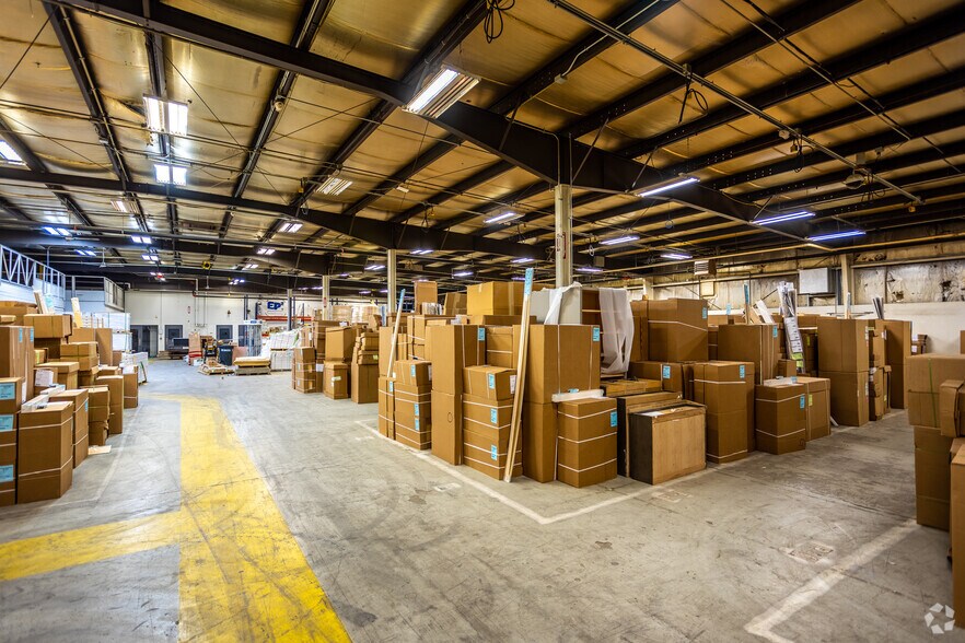 More Photos Of 1800 Hull Ave, Des Moines Manufacturing For Lease