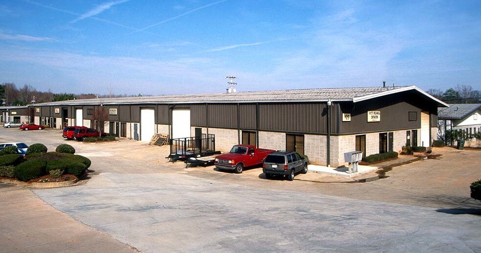 More Photos Of 129 Bethea Rd, Fayetteville Distribution For Lease