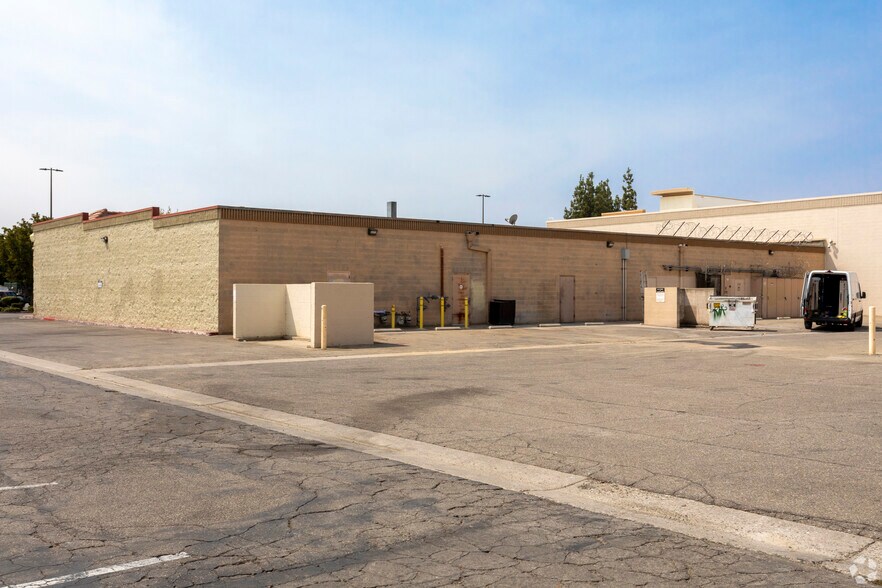 More Photos Of 5400 Olive Dr, Bakersfield General Retail For Lease