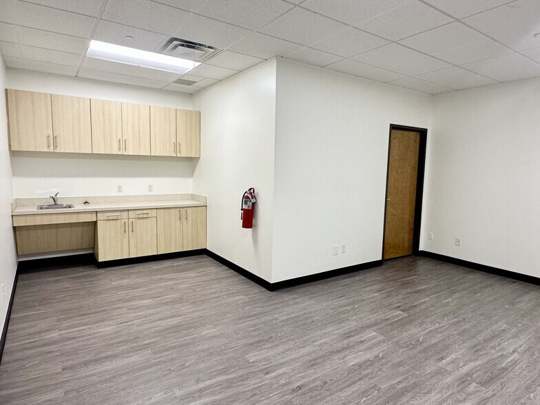 More Photos Of 4633 Perrin Crk, San Antonio Unknown For Lease