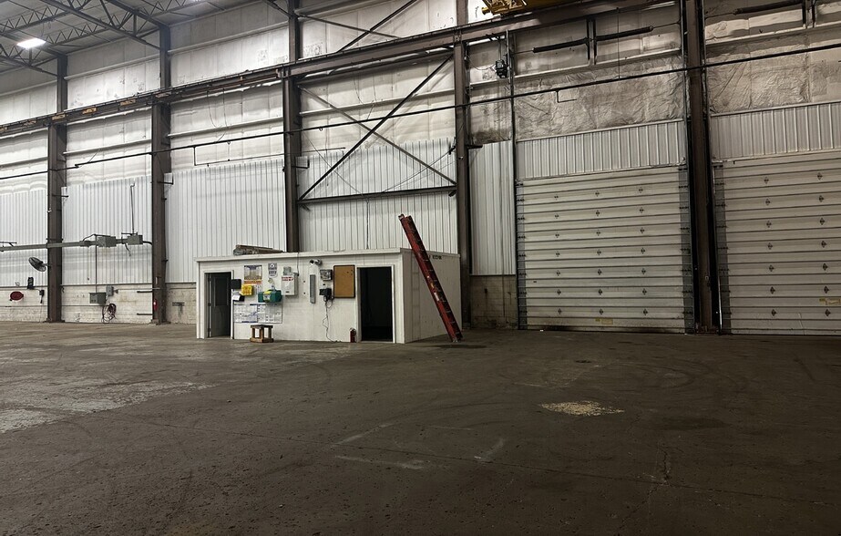 More Photos Of 23680 Research Dr, Farmington Hills Warehouse For Sale