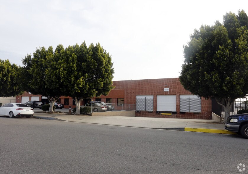 Primary Photo Of 9600 Lurline Ave, Chatsworth Warehouse For Sale