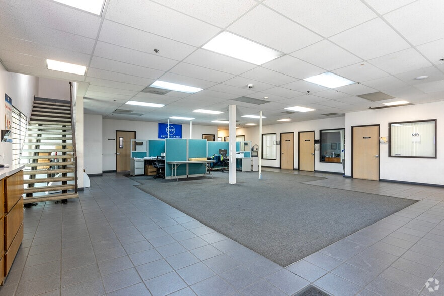 More Photos Of 3146 S Chestnut Ave, Fresno Warehouse For Sale