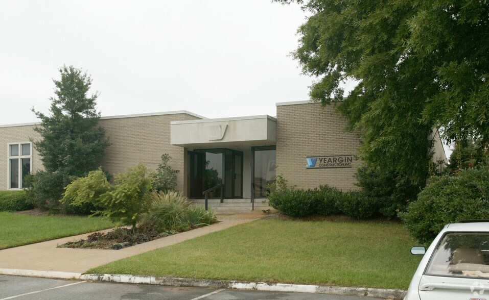 More Photos Of 121 Edinburgh Ct, Greenville Office For Sale