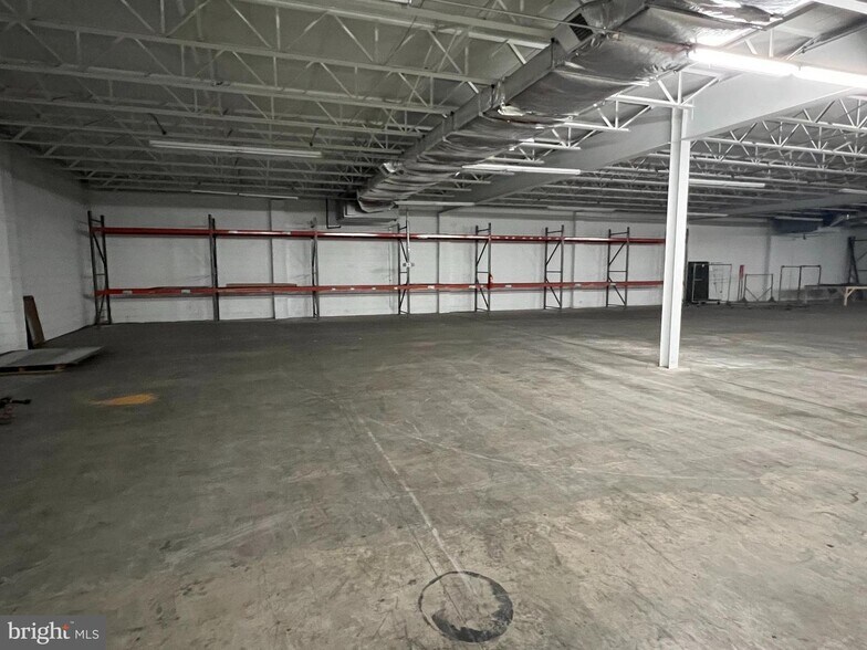 More Photos Of 301 SE 4th St, Milford Light Manufacturing For Lease