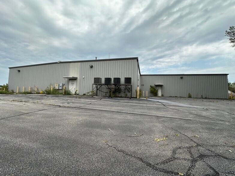 More Photos Of 3851-3859 N Huron Rd, Pinconning Freestanding For Lease