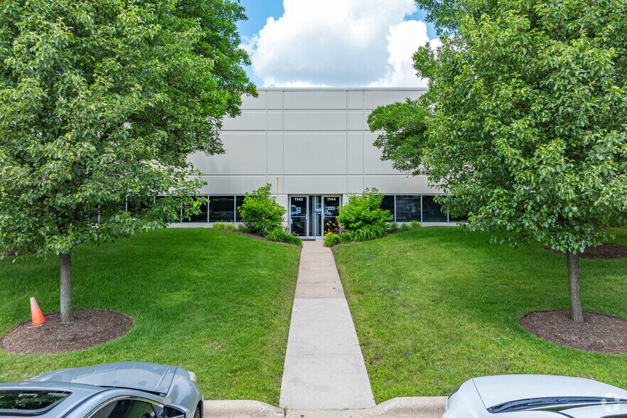 More Photos Of 1140-1152 N Main St, Lombard Warehouse For Lease