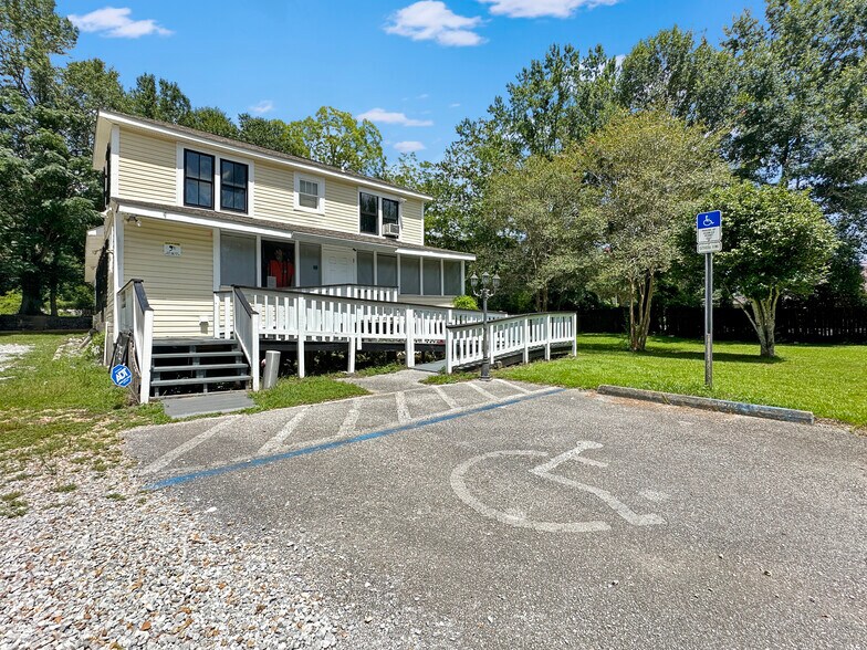 More Photos Of 1505 S Hwy 95A, Cantonment Freestanding For Sale